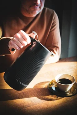 Vao Delight Termokande 1 L Sort 8 Vao Delight Termokande 1 L Sort -KitchenTime butik 061d946e 4570 476d 85c8 73c4f5fa019a