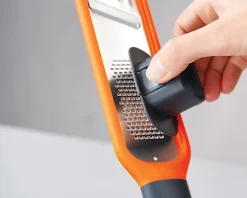 Joseph Joseph Handi-Grate 2-i-1 Mini River Og Skærere - Orange -KitchenTime butik 3557abff 9c00 4b66 81cc 06822014ee5a