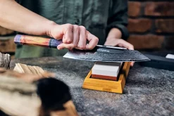 Grit&Grain Vådslibesten Med Stativ 1000/6000 Korn -KitchenTime butik 593b341b b9bb 4353 be78 fce321a87187