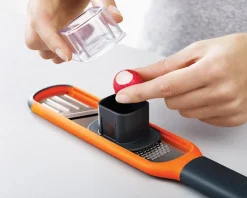 Joseph Joseph Handi-Grate 2-i-1 Mini River Og Skærere - Orange -KitchenTime butik 94d8dd20 3e25 4c34 9166 f62ea75831b2