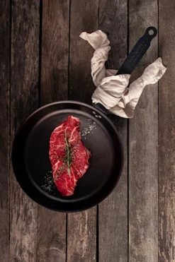 Kockums Jernverk Stegepande 24 Cm Svensk Kulstofstål -KitchenTime butik b9766945 c3ac 4415 8e77 4ce091ffa164