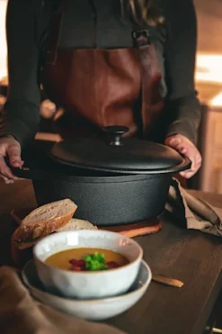 Nordwik Støbejernsgryde Oval 4 L Sort -KitchenTime butik ea55d63f 43fb 46bf b158 596915346c64